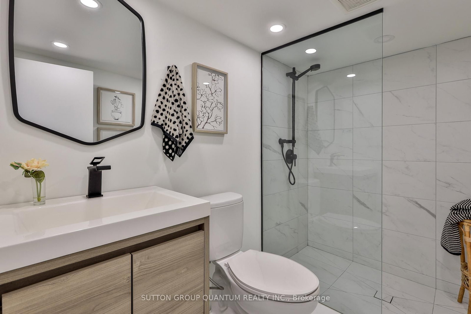 110 Castlefield Avenue • Toronto, ON photo 44