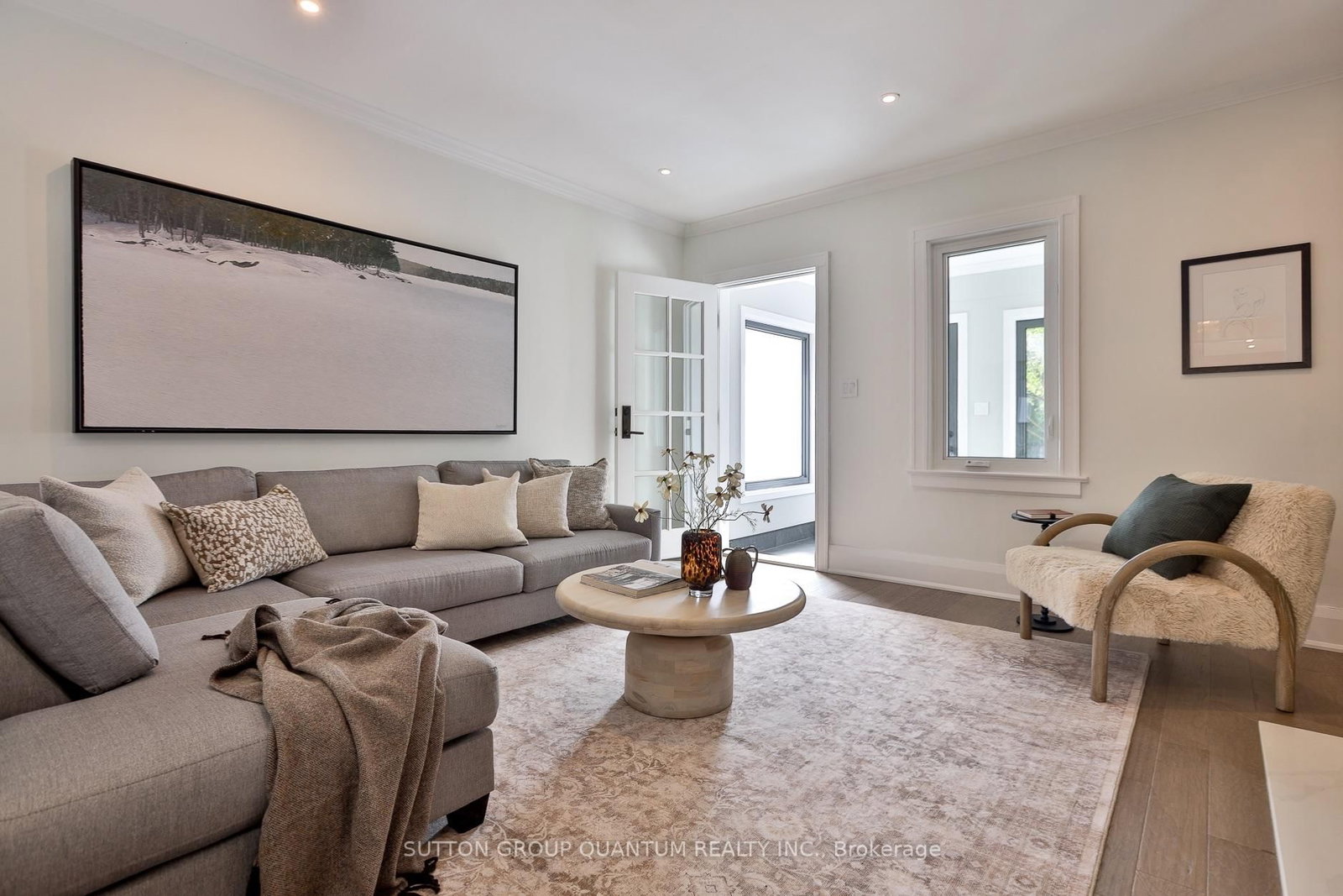 110 Castlefield Avenue • Toronto, ON photo 6