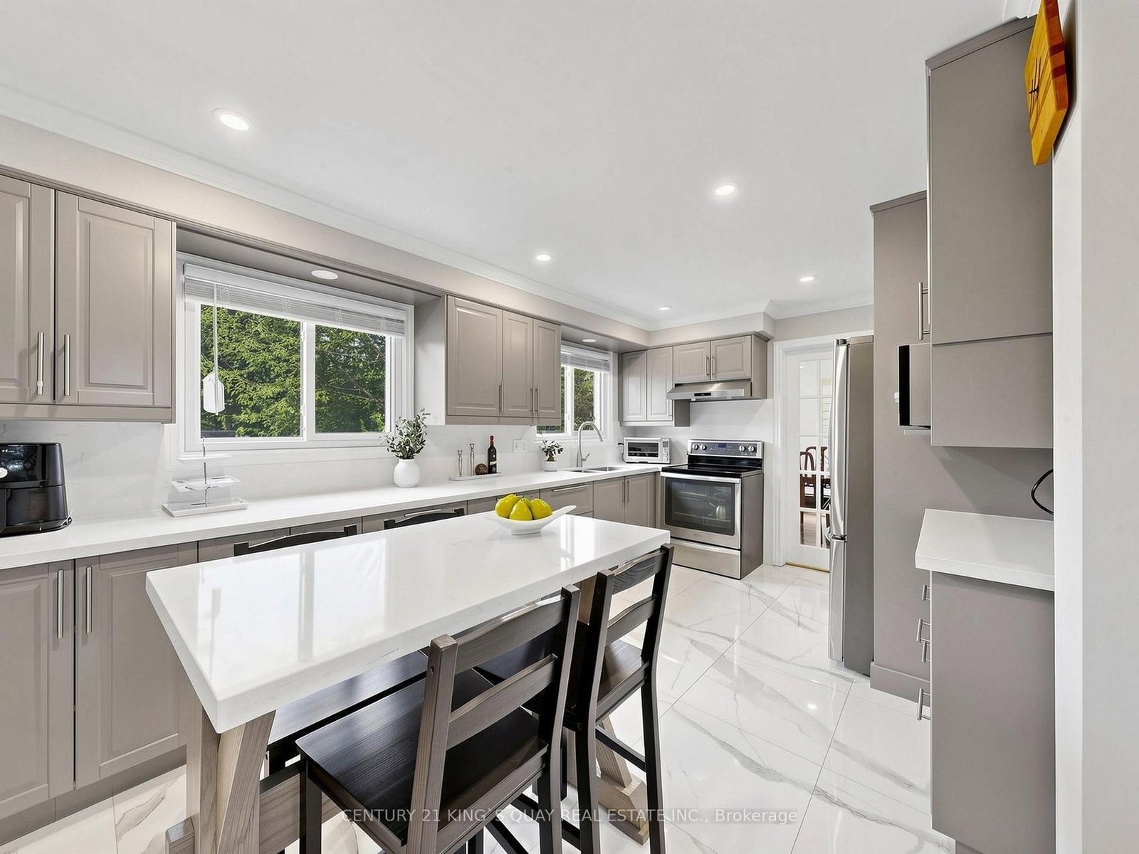 22 Mistflower Road • Toronto, ON photo 14