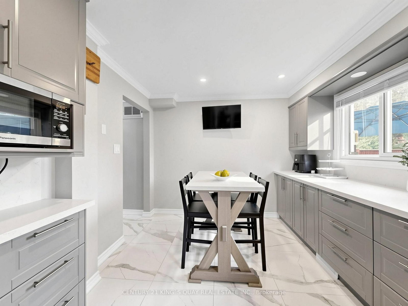 22 Mistflower Road • Toronto, ON photo 16