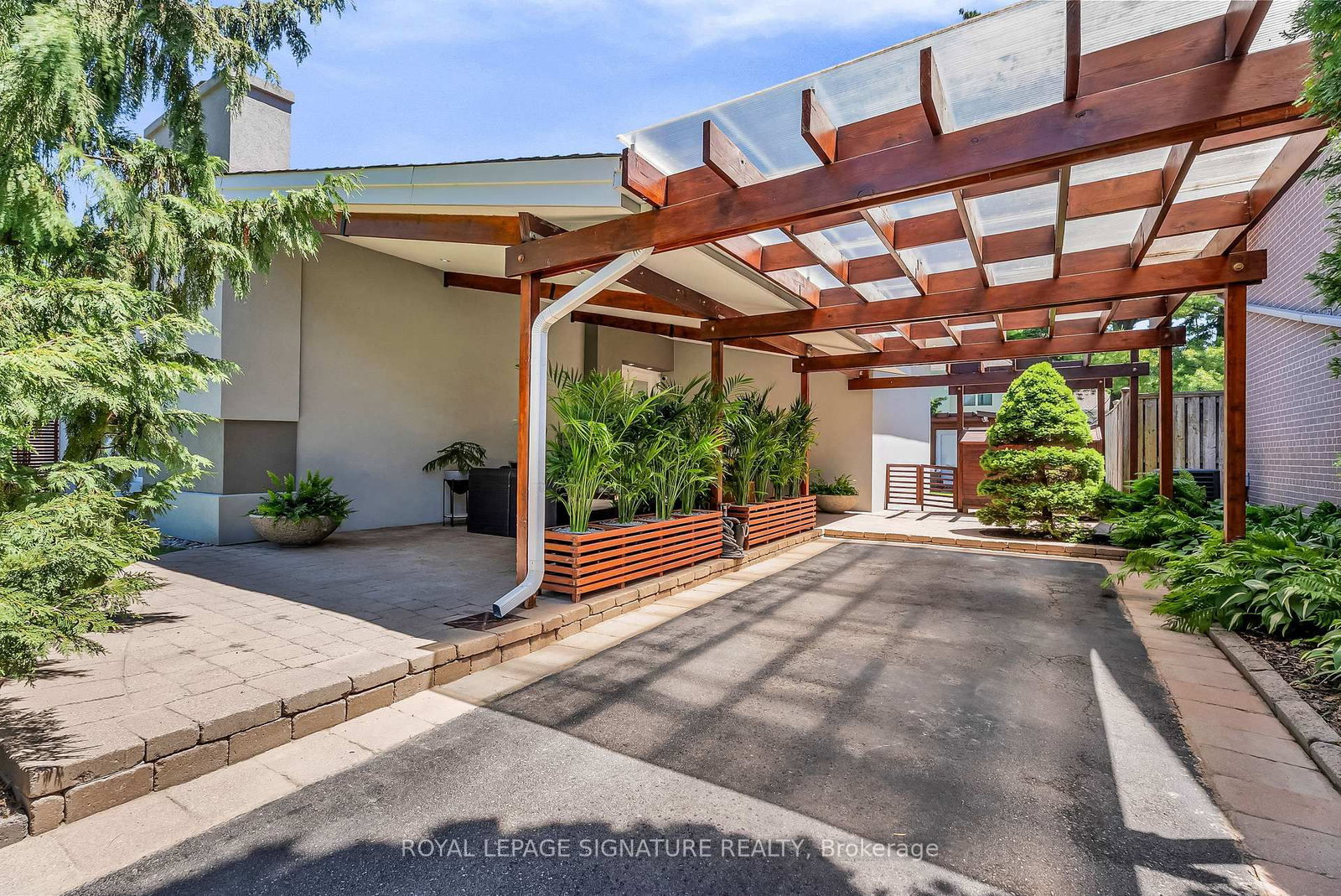 17 Kestell Lane • Toronto, ON photo 3