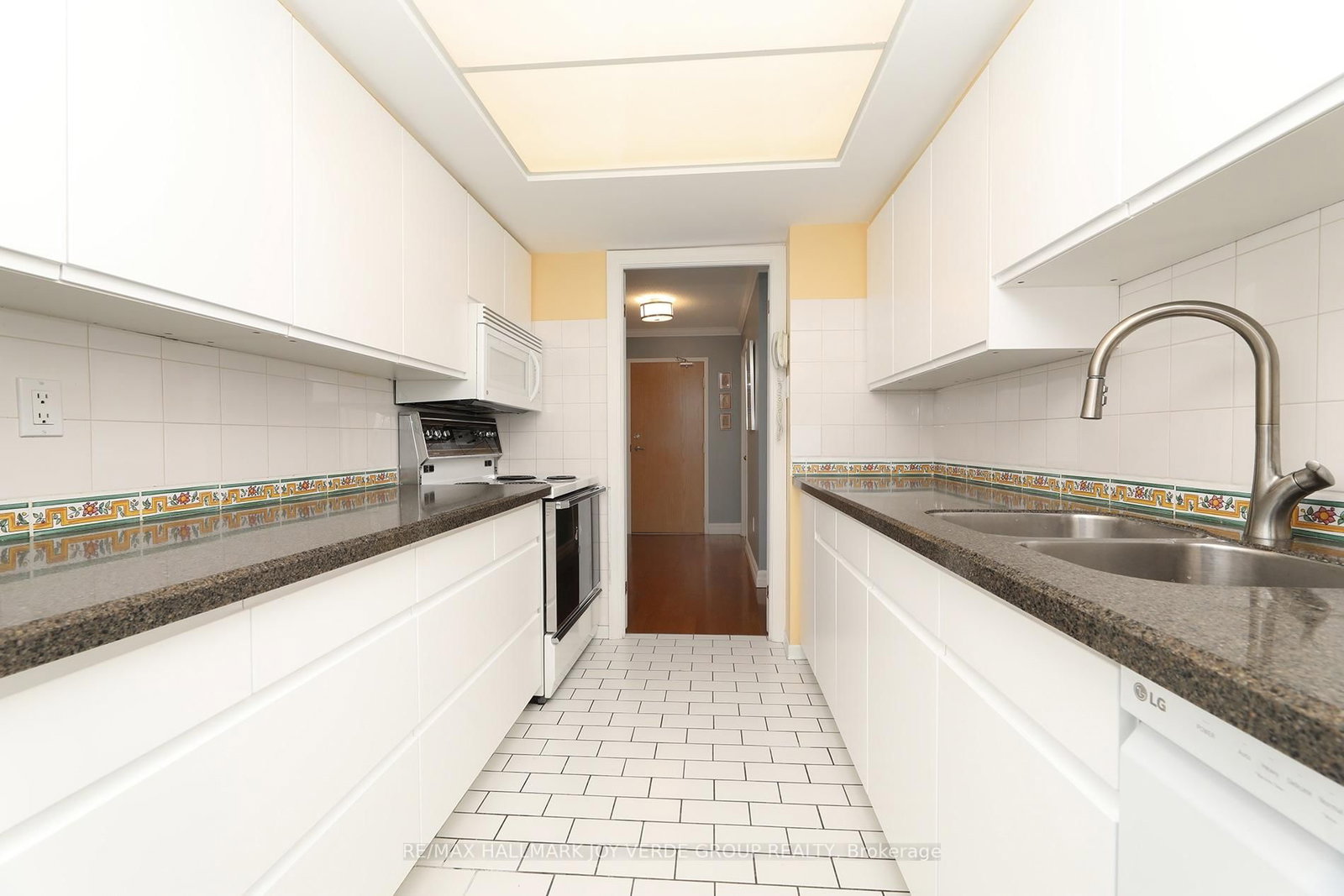 5 Kenneth Avenue • #405 • Toronto, ON photo 6