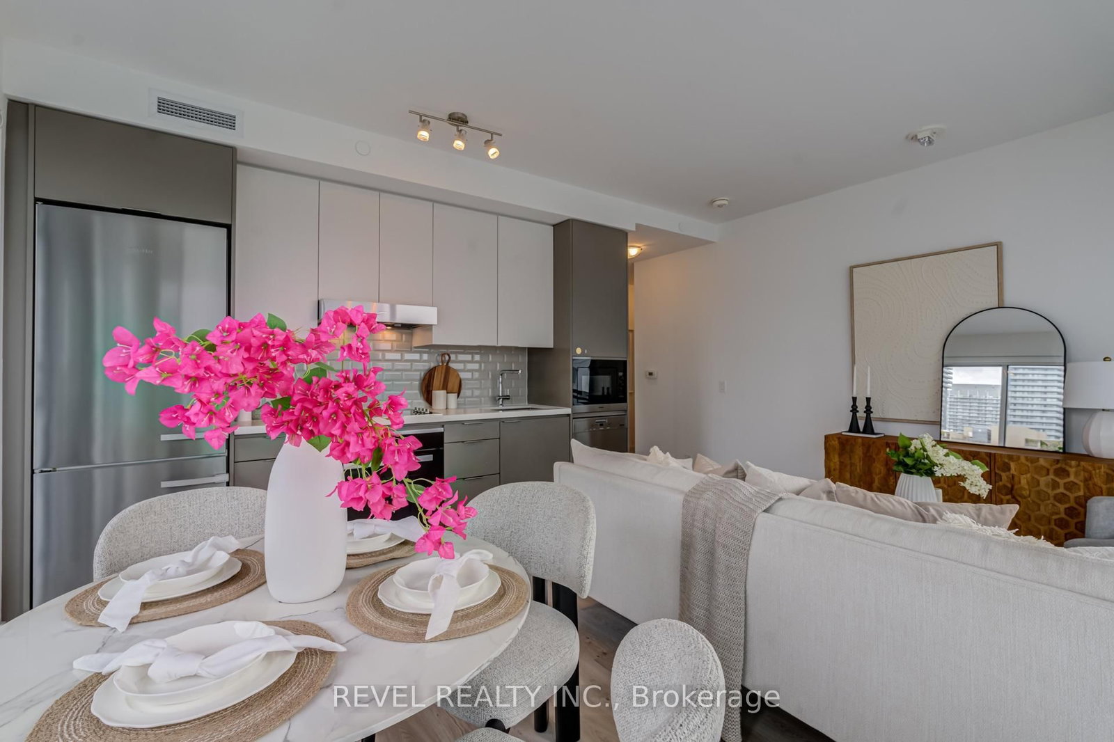 11 Lillian Street • #1107 • Toronto, ON photo 11
