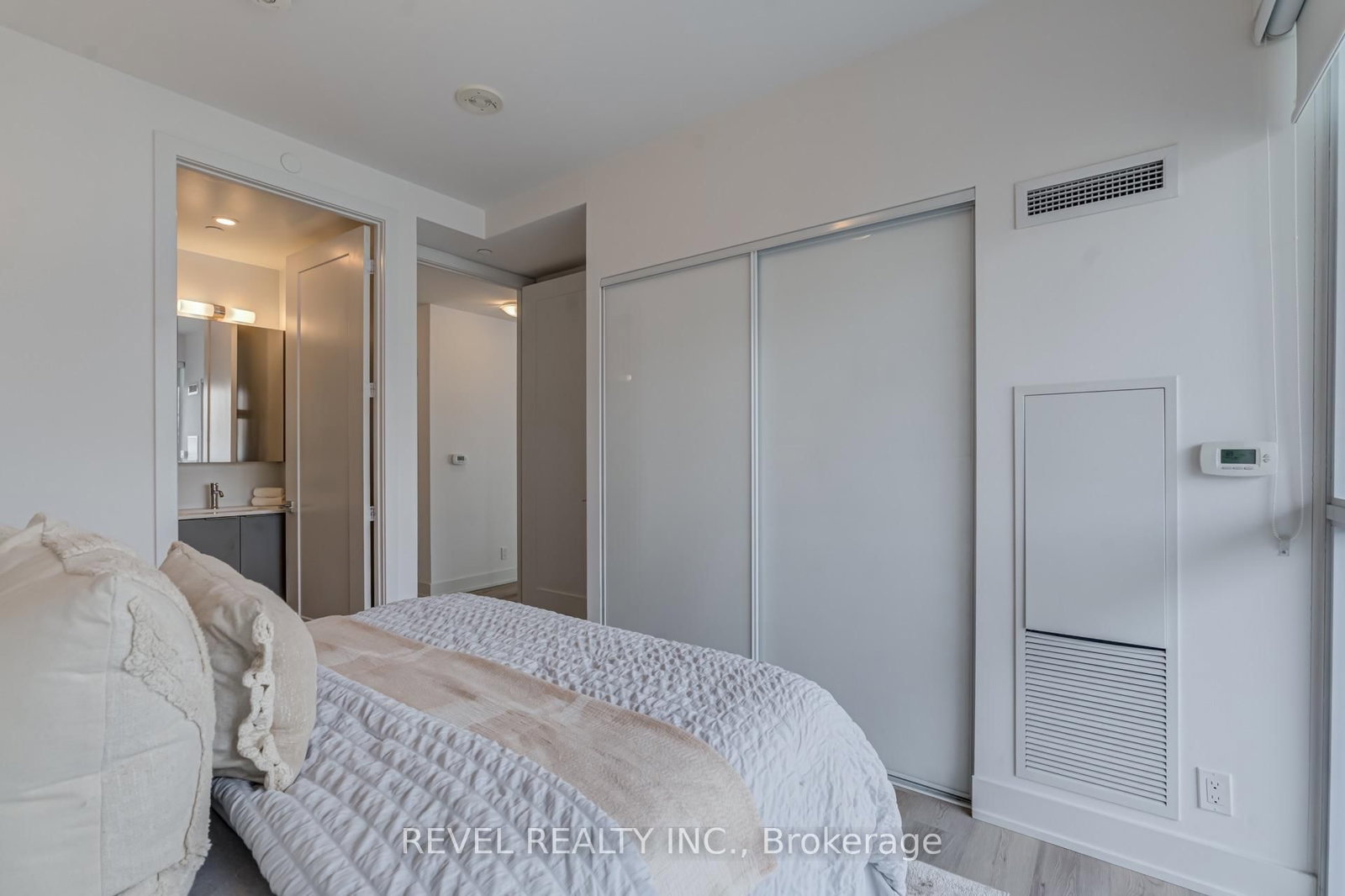 11 Lillian Street • #1107 • Toronto, ON photo 14
