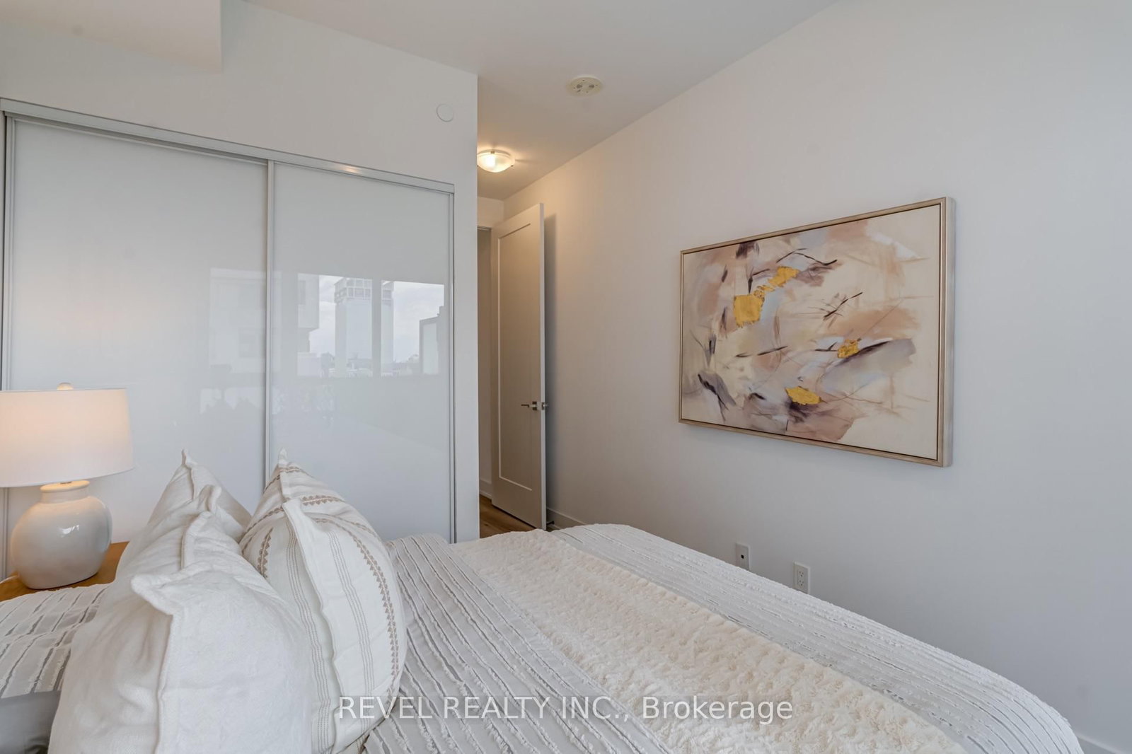 11 Lillian Street • #1107 • Toronto, ON photo 6