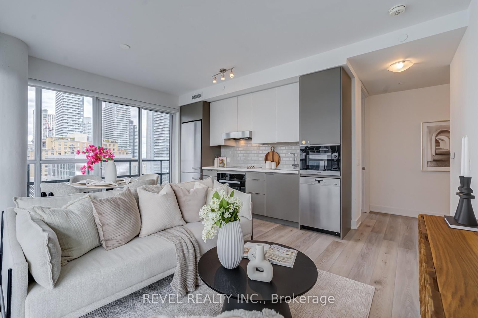 11 Lillian Street • #1107 • Toronto, ON photo 9