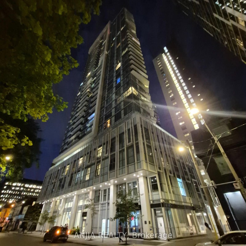 206 - 77 Mutual Street