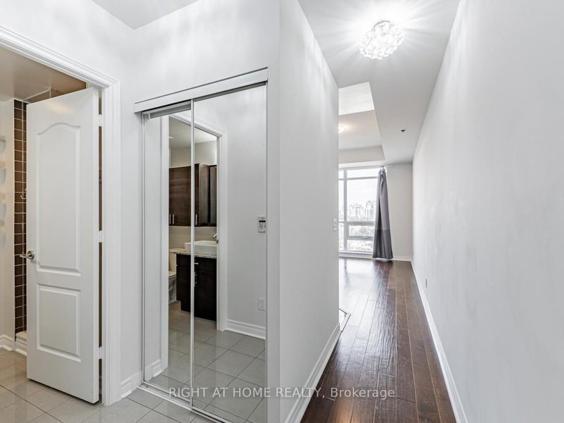 1008 - 2756 Old Leslie Street