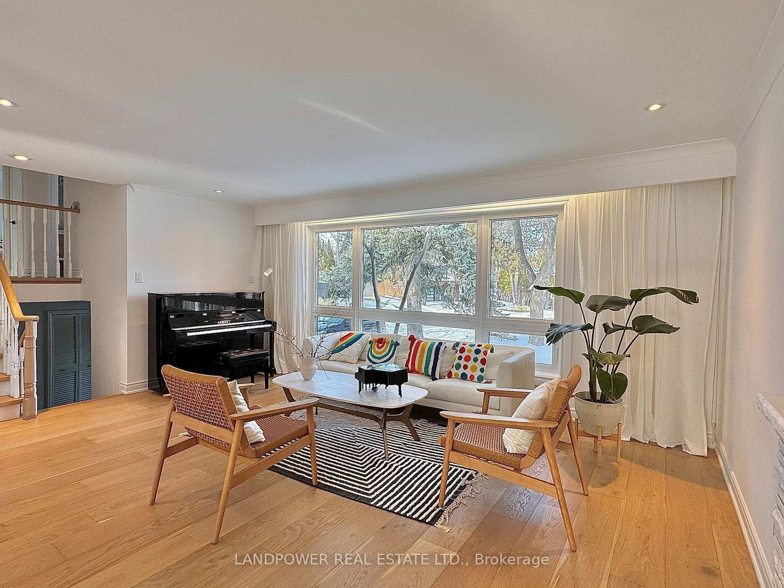 9 Alderdale Court • Toronto, ON photo 3