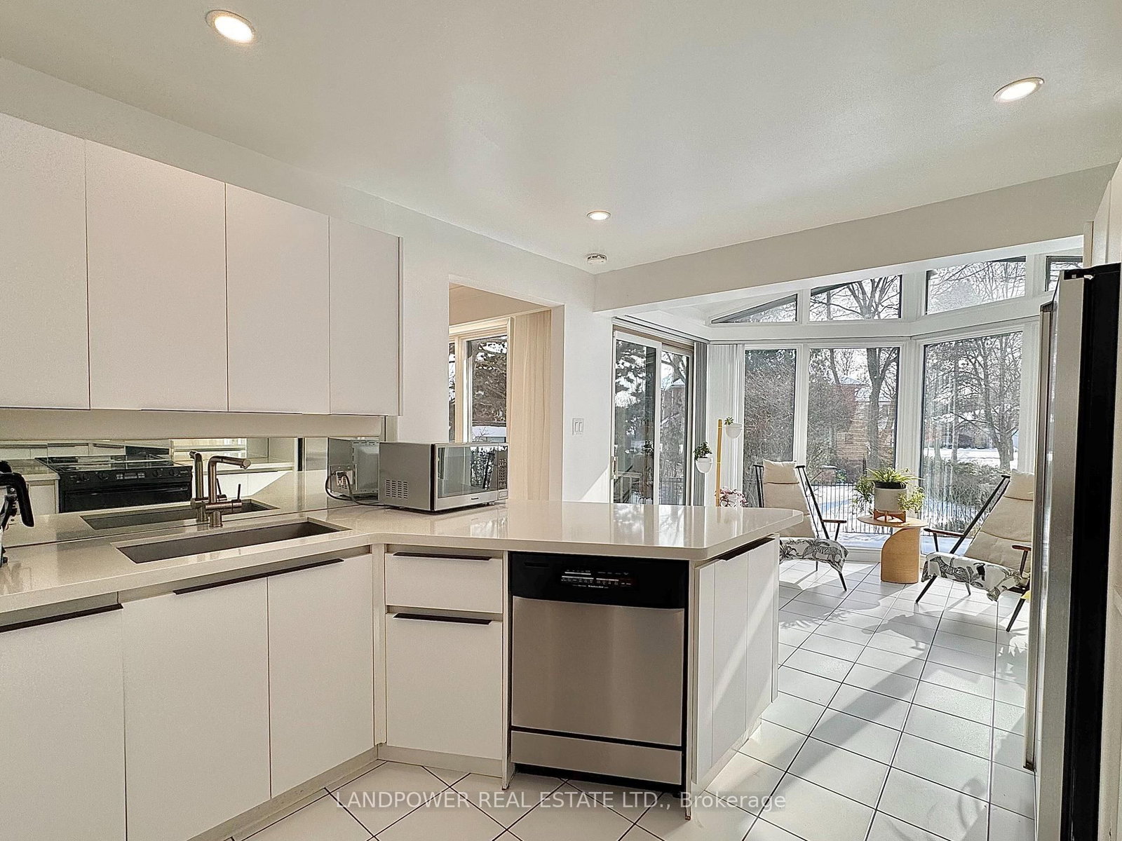 9 Alderdale Court • Toronto, ON photo 5