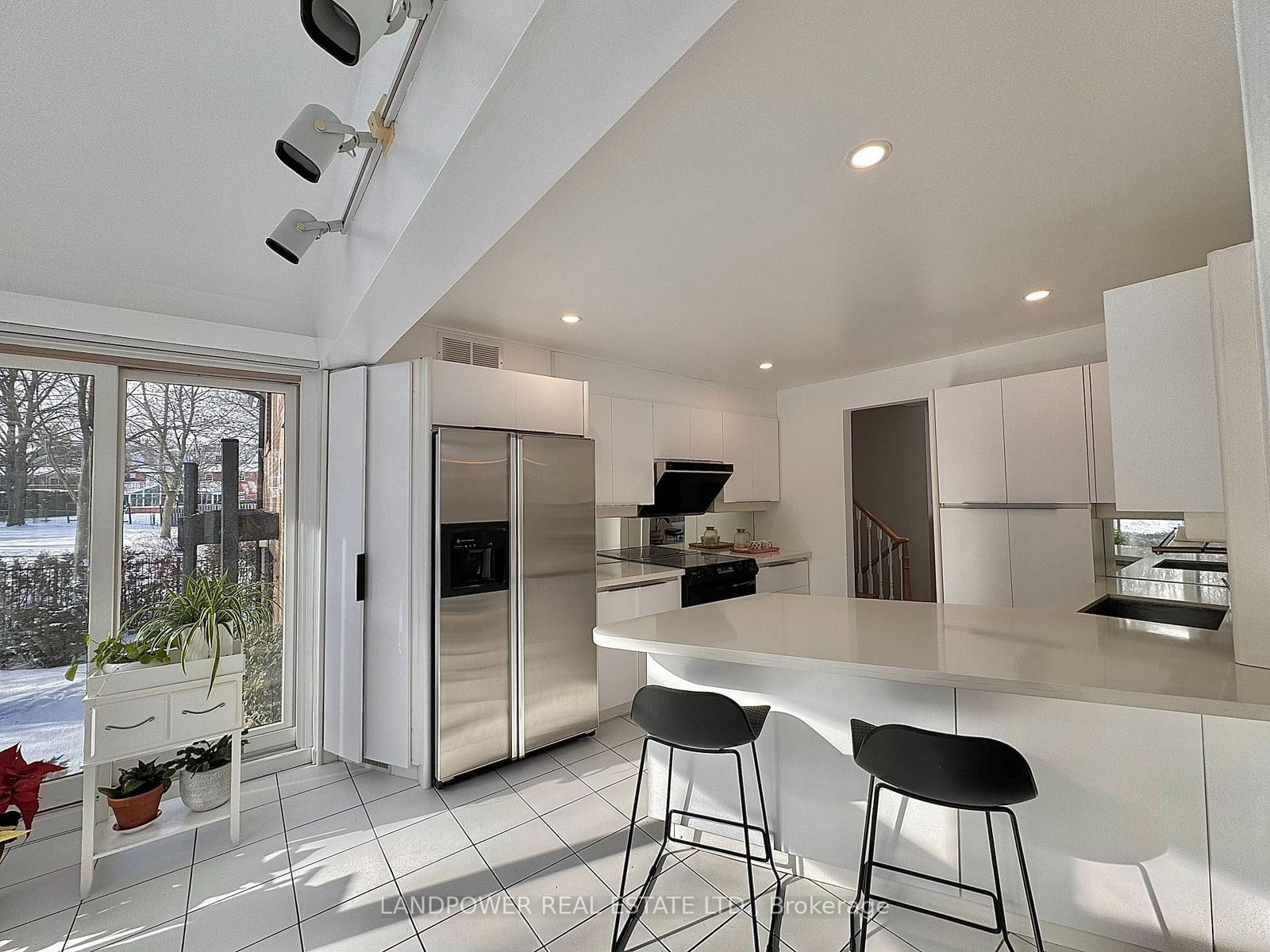 9 Alderdale Court • Toronto, ON photo 6
