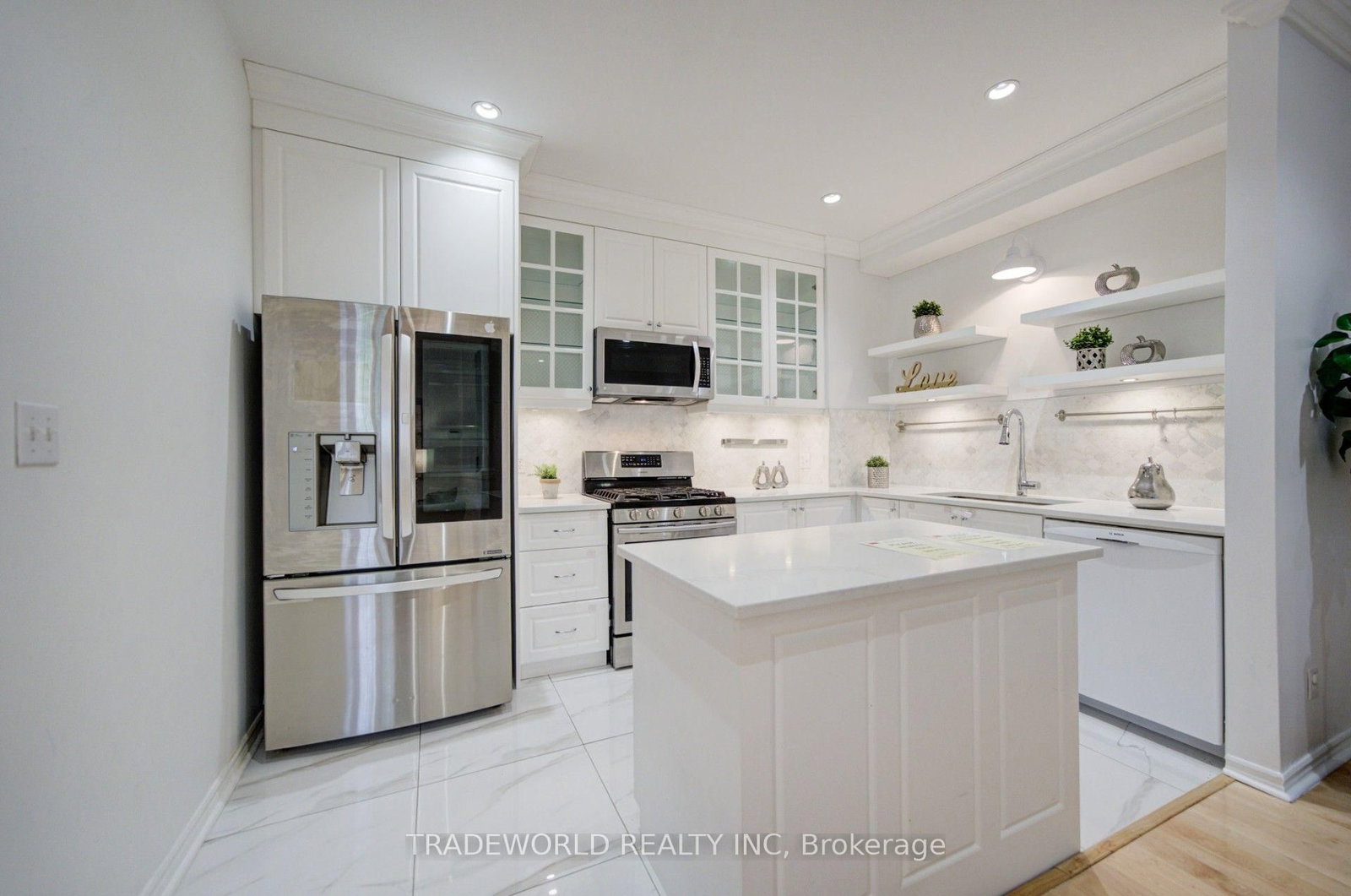 37 Avondale Avenue • #513 • Toronto, ON photo 9