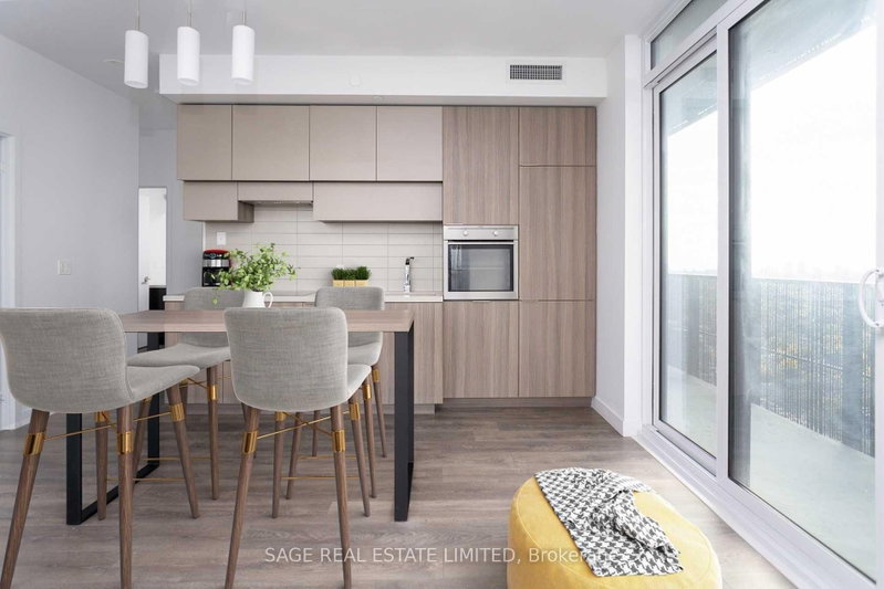 2805 - 8 Eglinton Avenue E