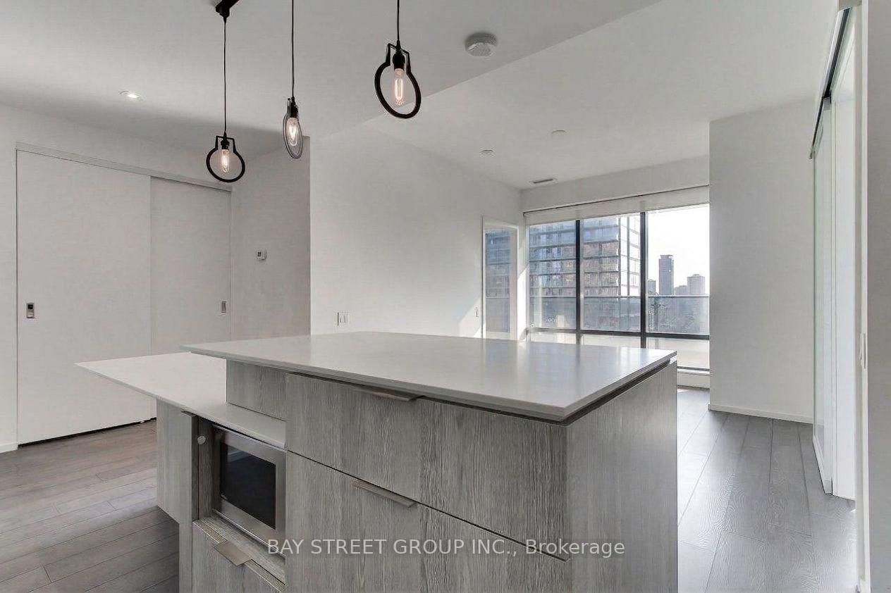 5 St Joseph Street • #1511 • Toronto, ON photo 8