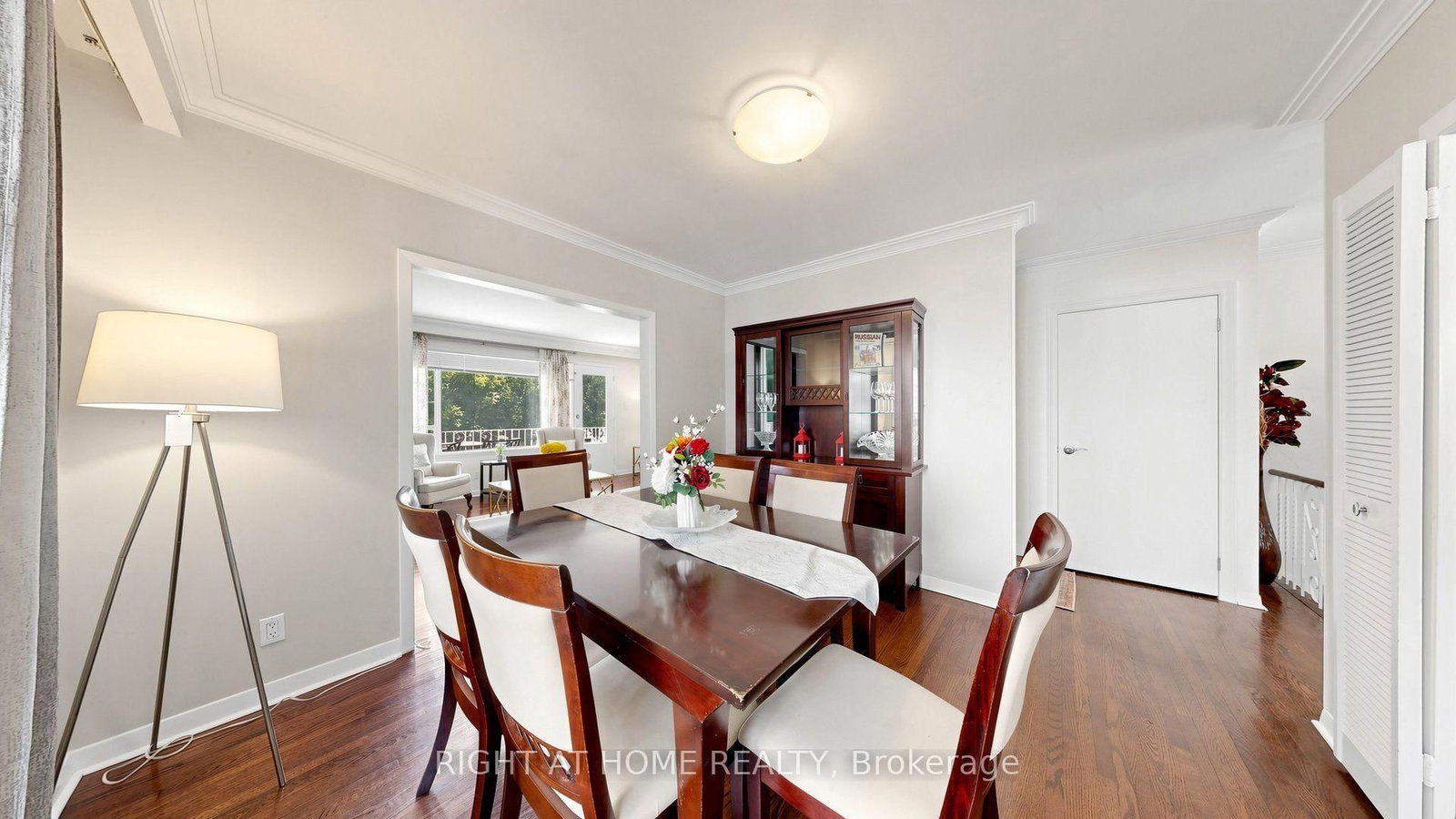 7 The Links Road • Toronto, ON photo 10