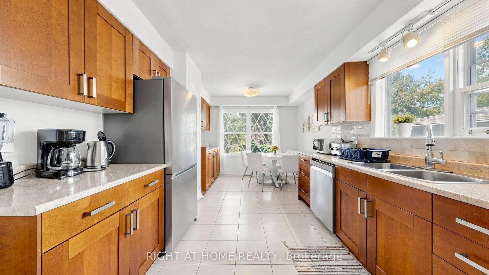 7 The Links Road • Toronto, ON photo 11