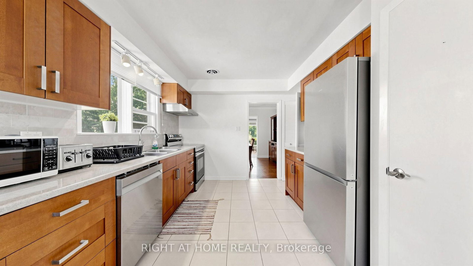 7 The Links Road • Toronto, ON photo 13