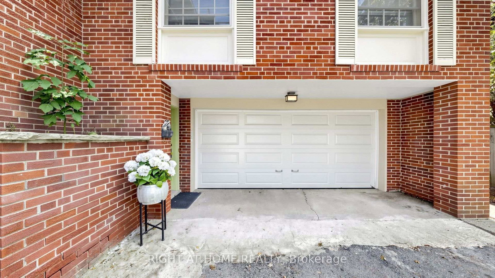 7 The Links Road • Toronto, ON photo 2