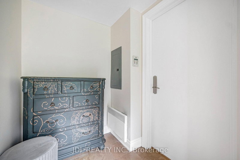 TH07 - 761 Bay Street