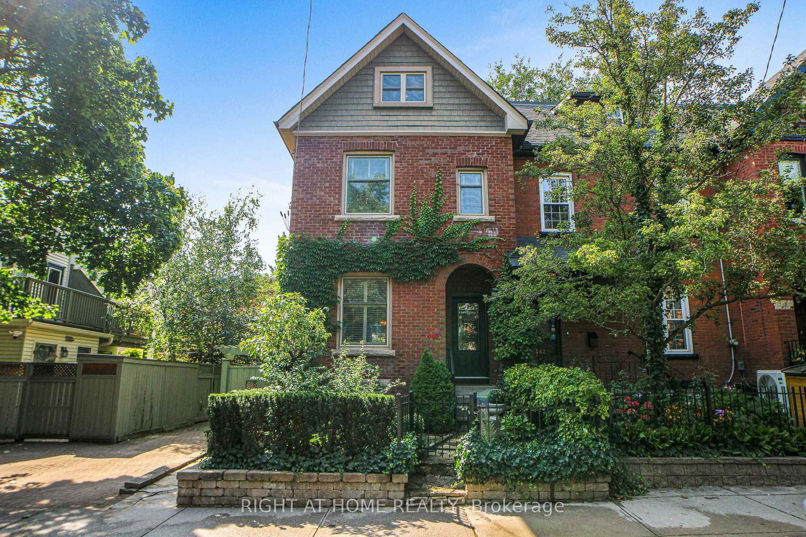 440 Sackville Street • Toronto, ON photo 1