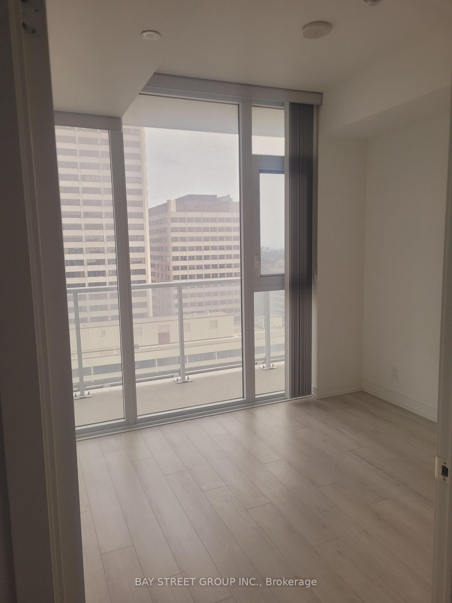33 Helendale Avenue • #2108 • Toronto, ON photo 10