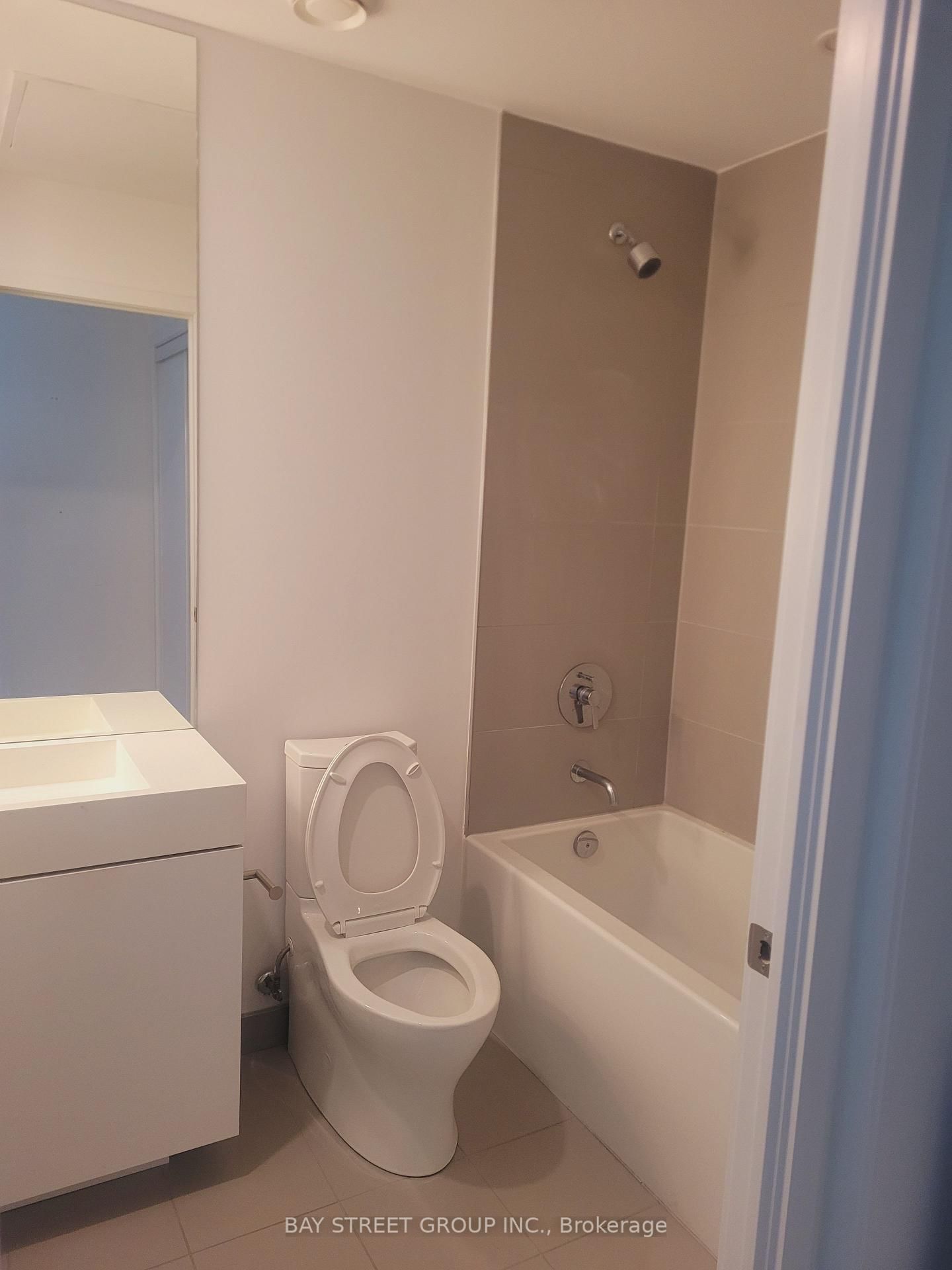 33 Helendale Avenue • #2108 • Toronto, ON photo 11