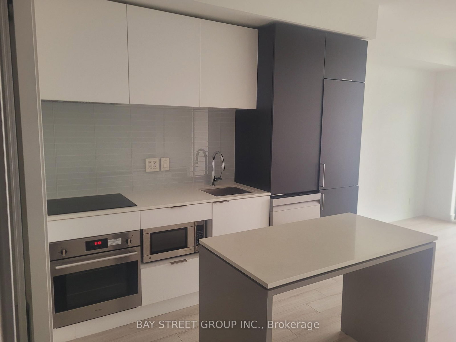 33 Helendale Avenue • #2108 • Toronto, ON photo 5