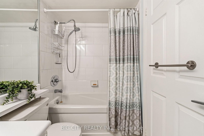 455 Rosewell Toronto,ON M4R 2H9 — Photo 16