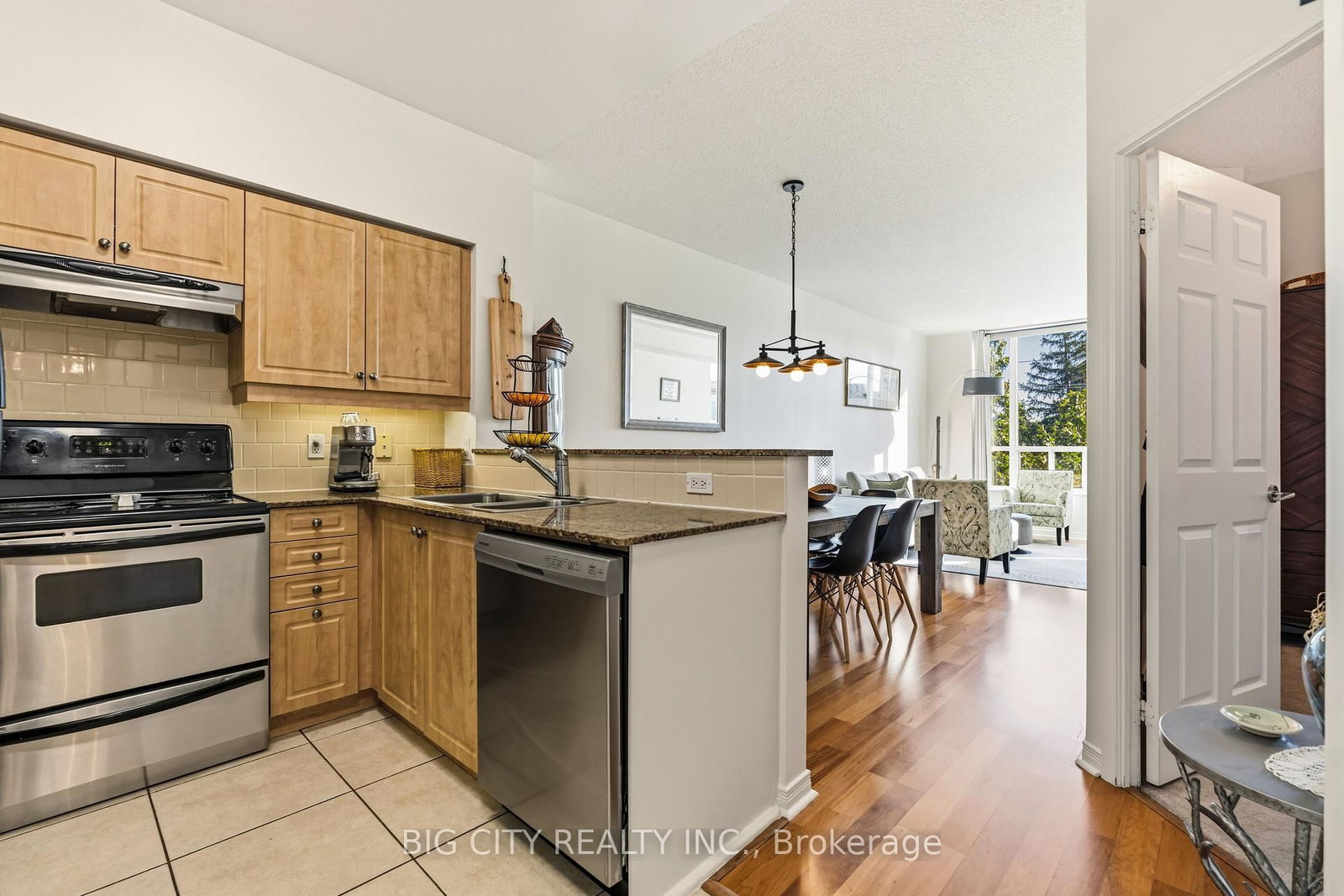 455 Rosewell Avenue • #412 • Toronto, ON photo 4