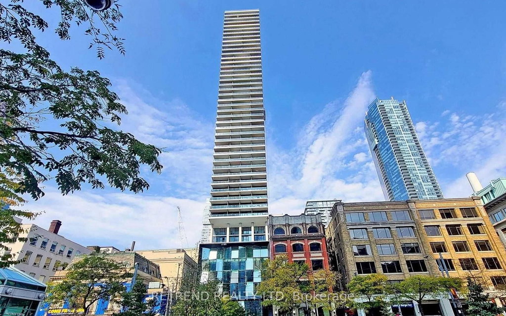2005 - 224 King Street W