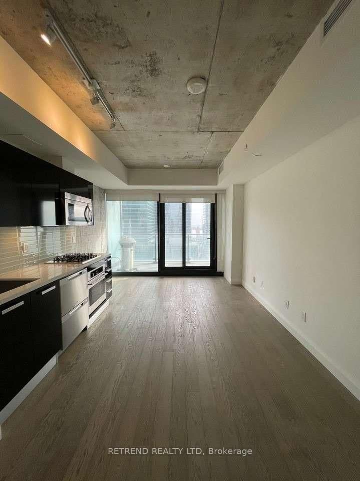 2005 - 224 King Street W 3