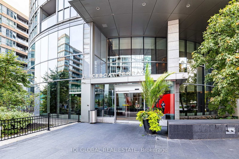 1025 - 21 Iceboat Terrace
