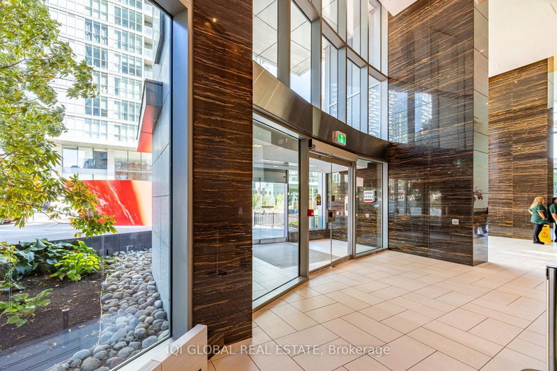 1025 - 21 Iceboat Terrace