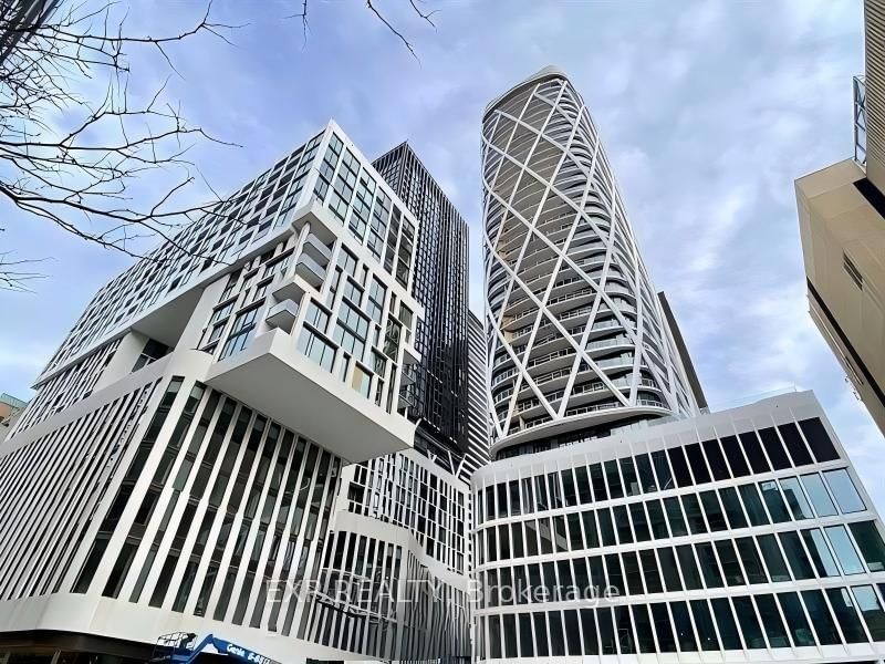 3703 - 238 Simcoe Street