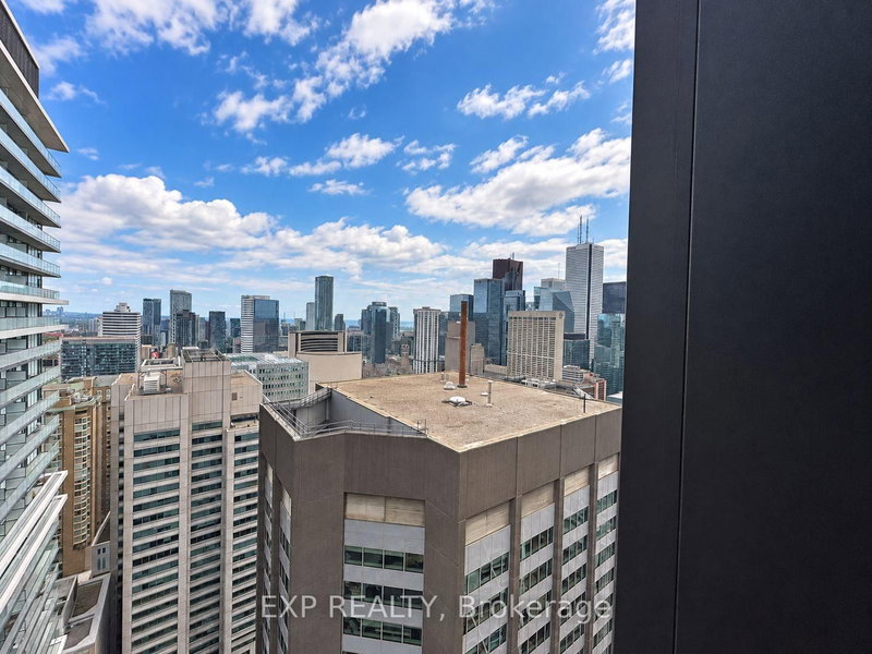 3703 - 238 Simcoe Street