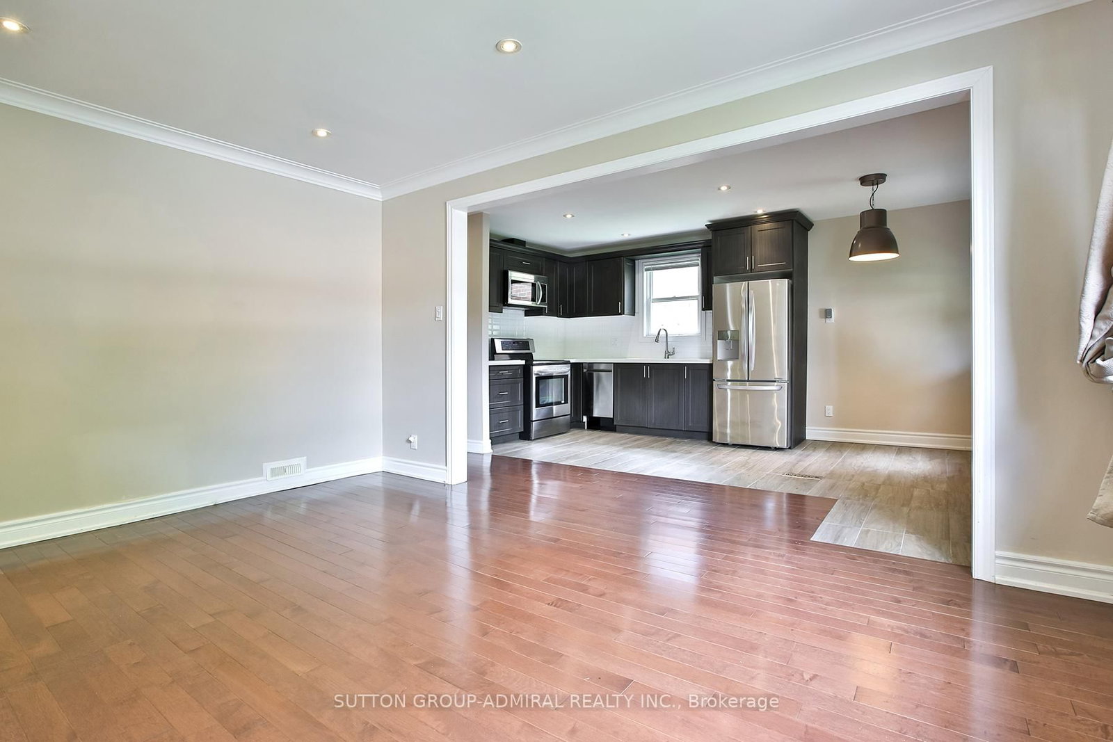 33 Regina Avenue • Toronto, ON photo 10