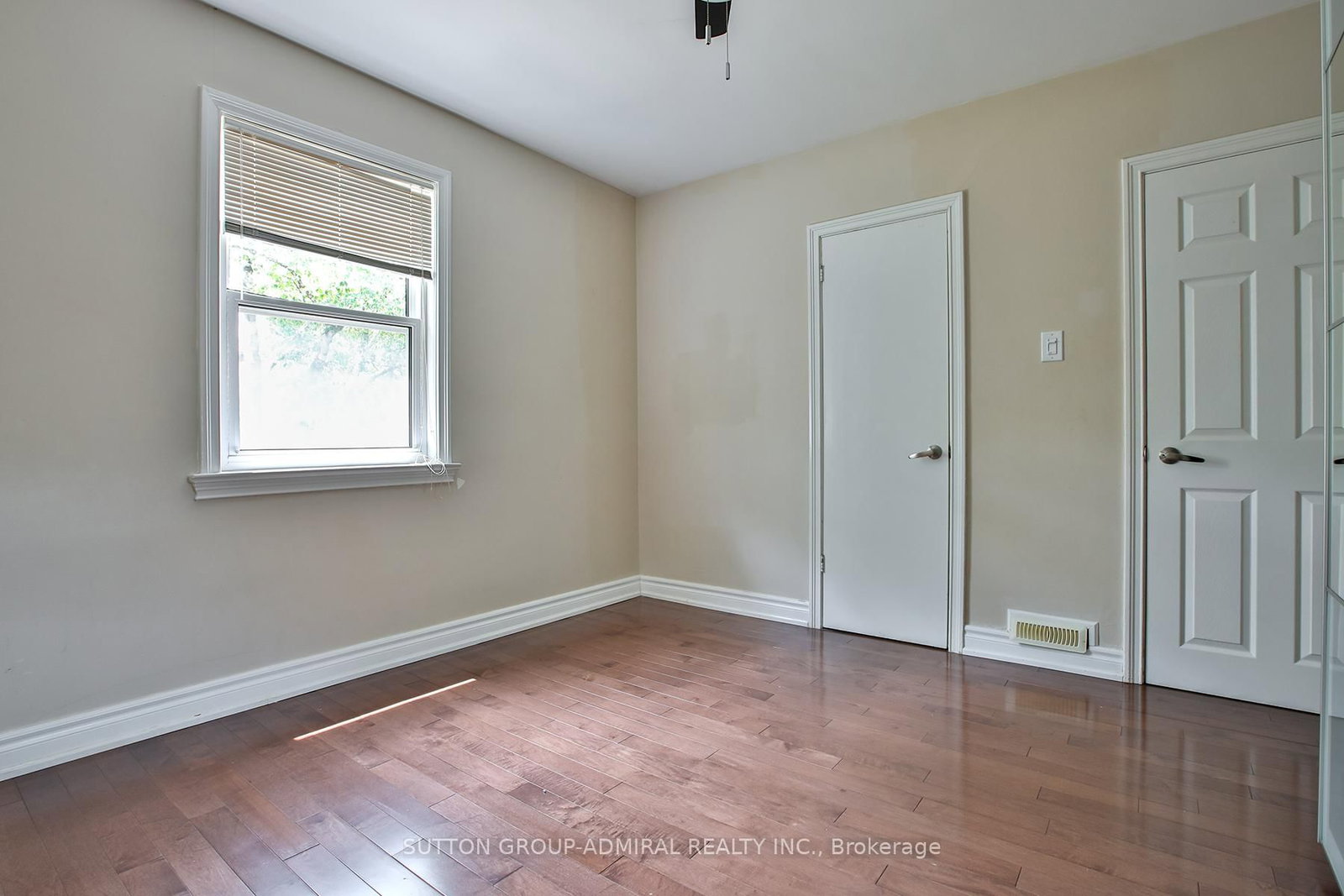 33 Regina Avenue • Toronto, ON photo 16