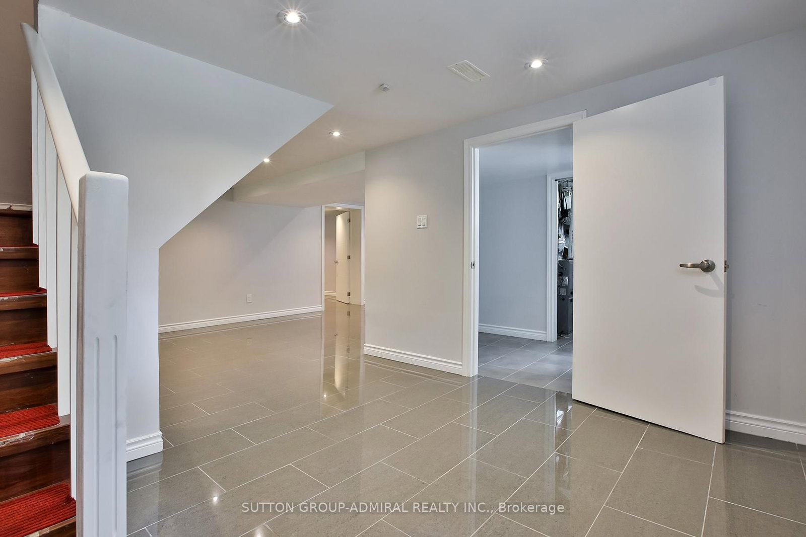 33 Regina Avenue • Toronto, ON photo 20
