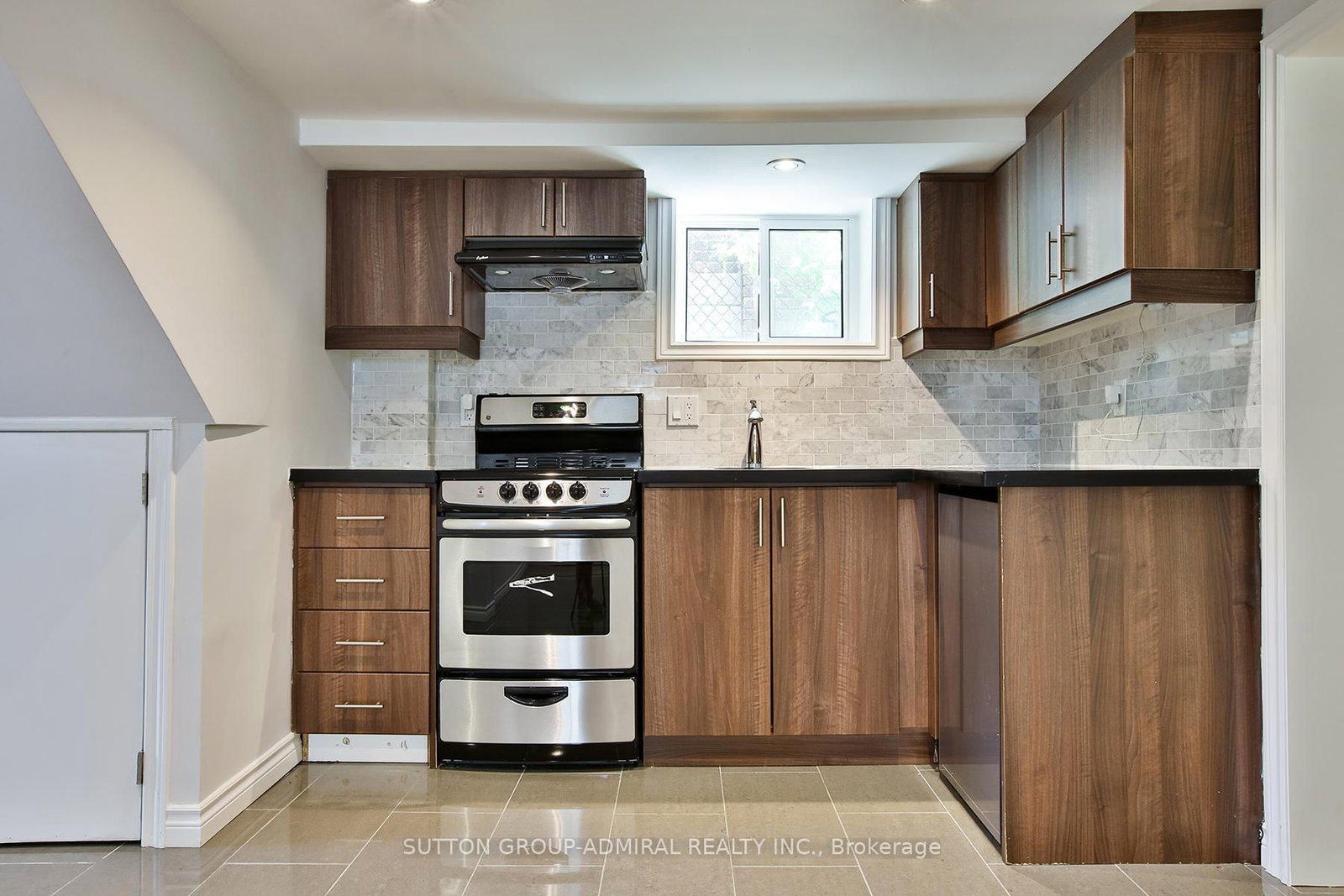33 Regina Avenue • Toronto, ON photo 22