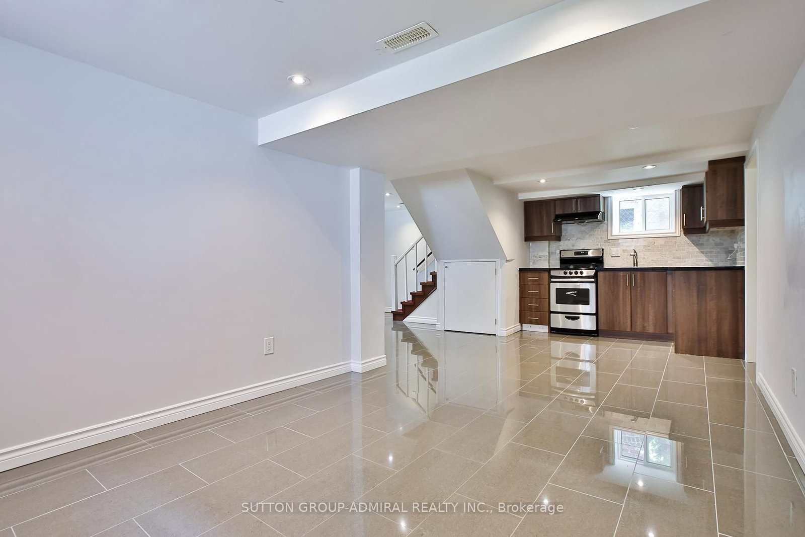 33 Regina Avenue • Toronto, ON photo 24