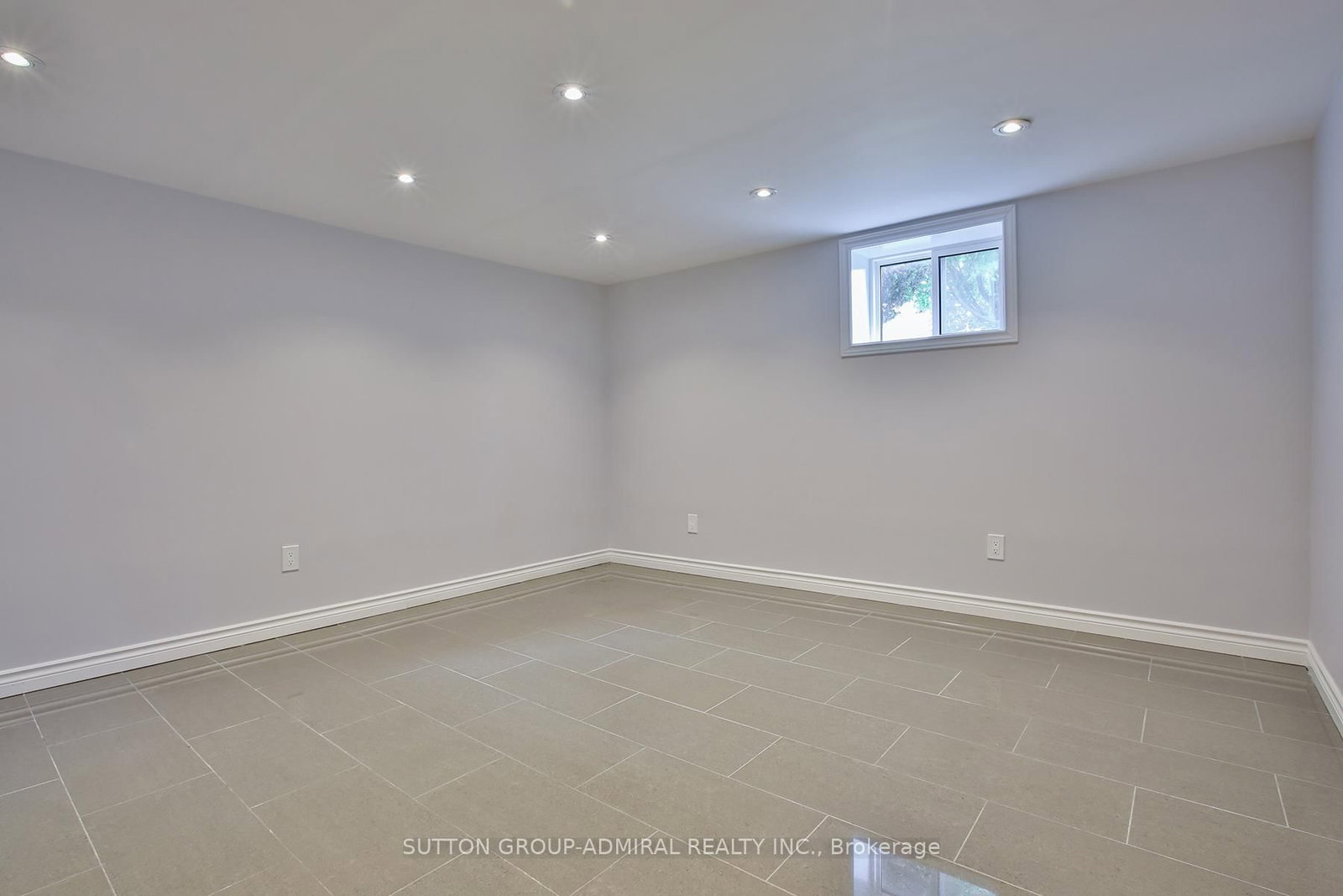 33 Regina Avenue • Toronto, ON photo 26