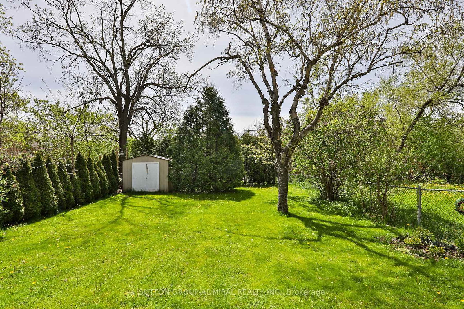 33 Regina Avenue • Toronto, ON photo 35