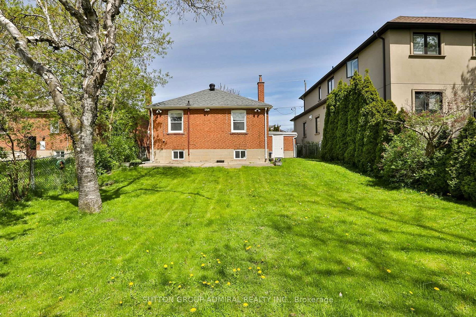 33 Regina Avenue • Toronto, ON photo 36