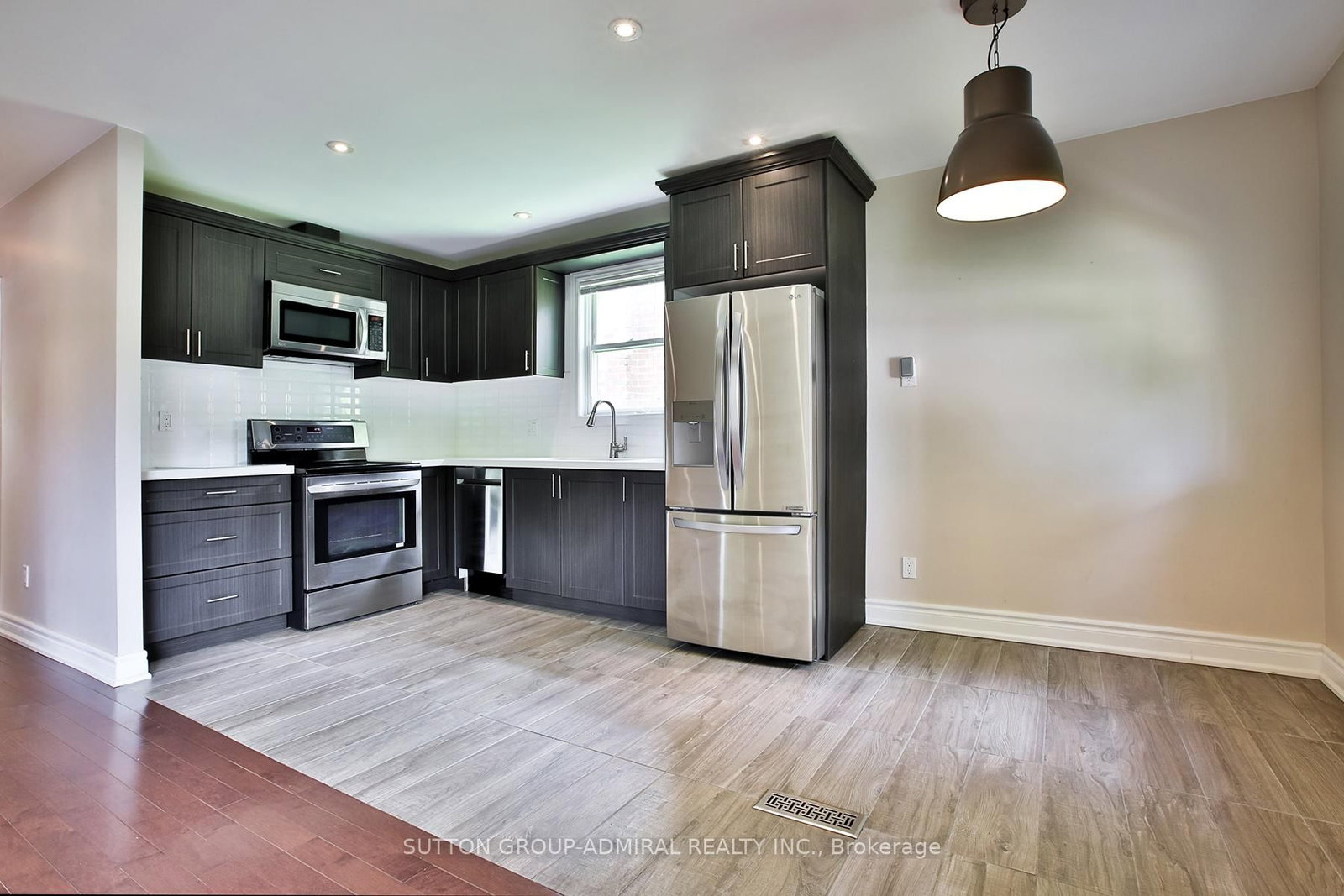 33 Regina Avenue • Toronto, ON photo 4