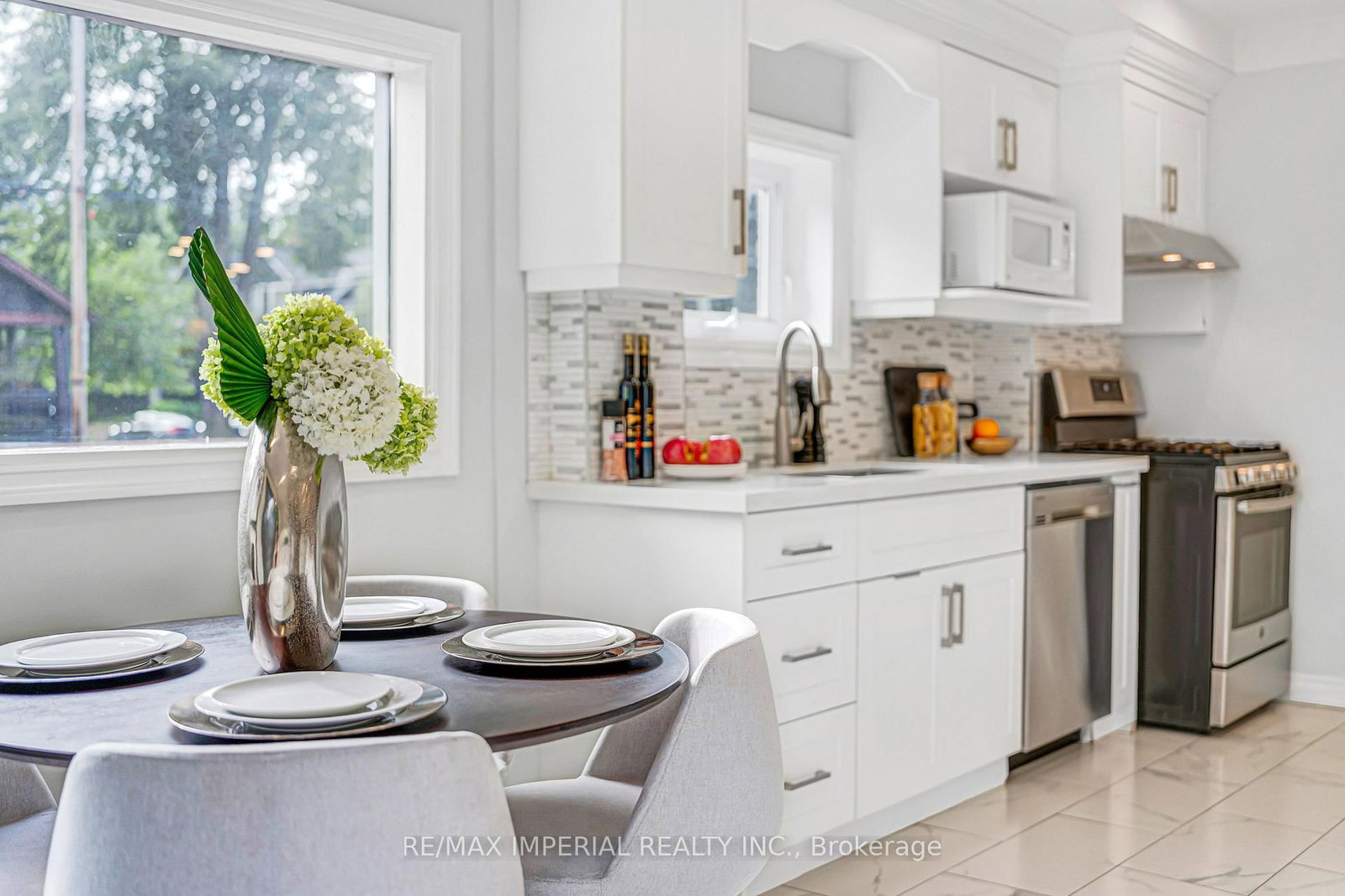 609 Millwood Road • Toronto, ON photo 14