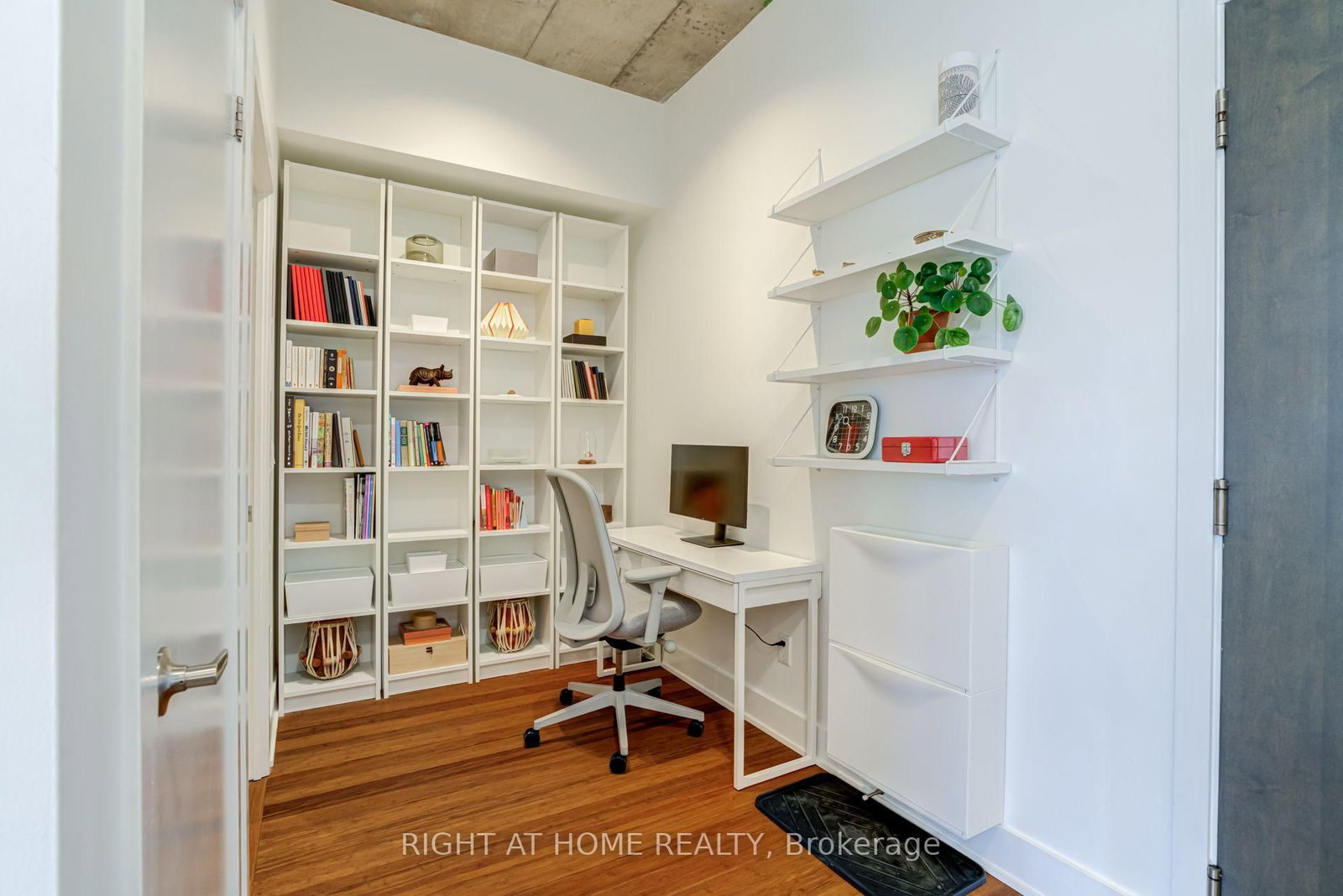 90 Trinity Street • #805 • Toronto, ON photo 18