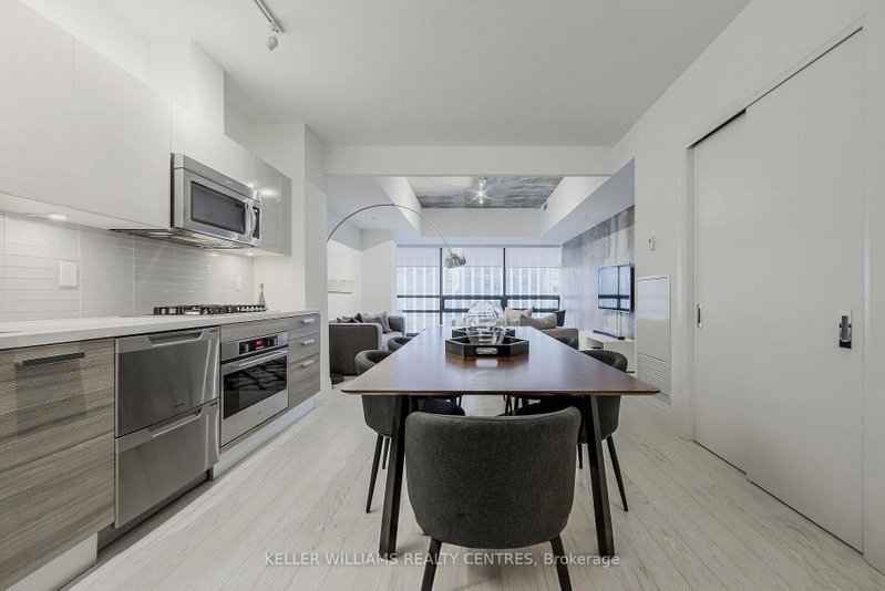 501 - 224 King Street West Street W