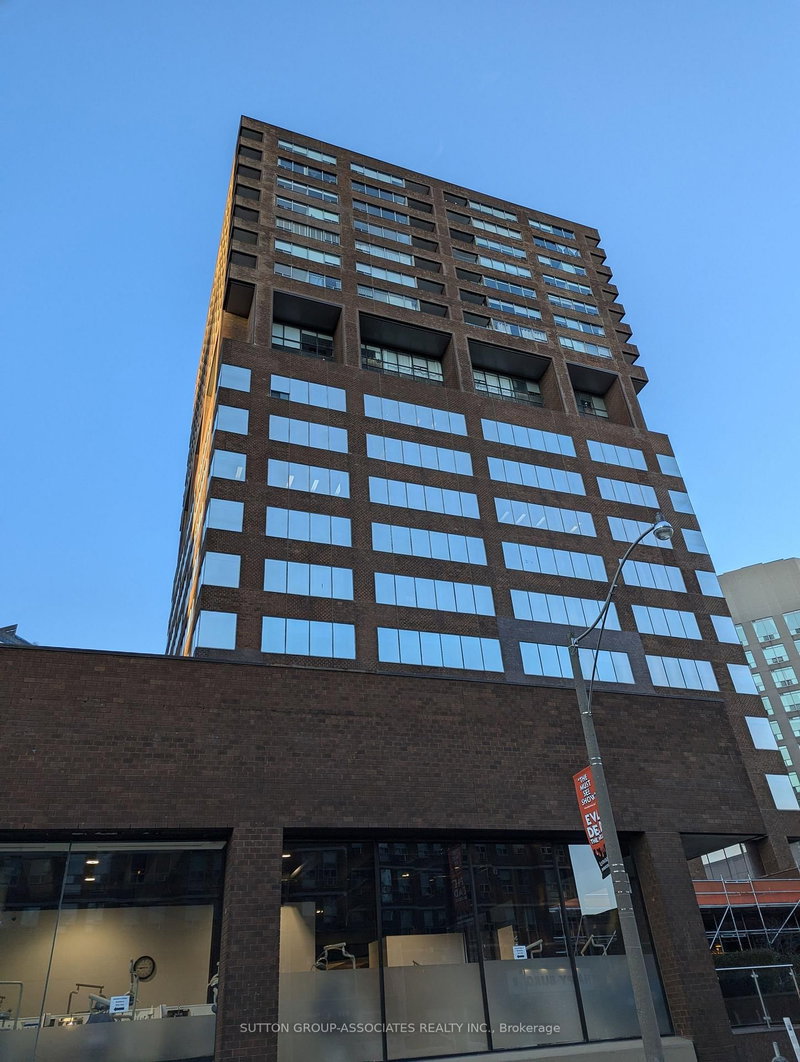 2004 - 914 Yonge Street