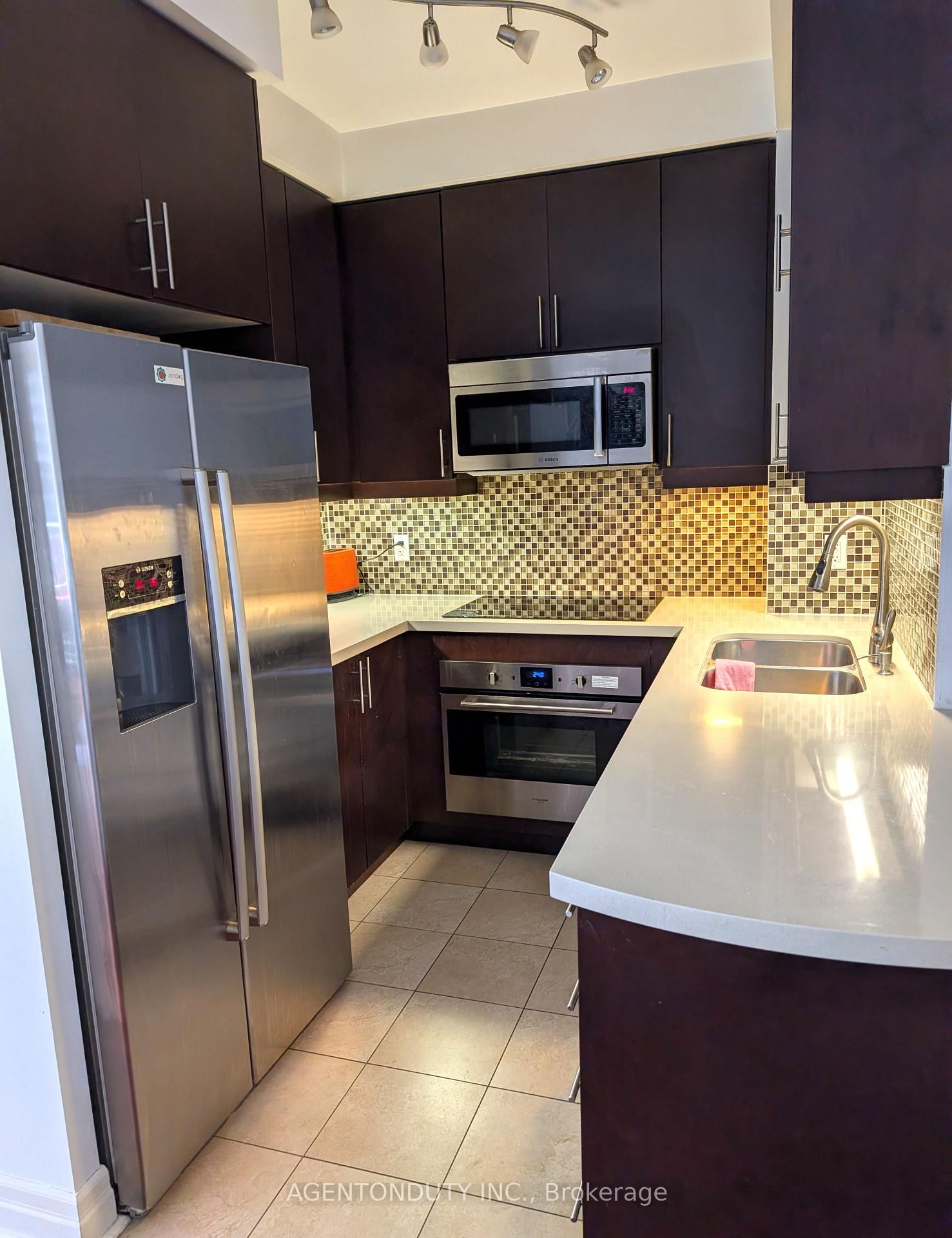 35 Balmuto Street • #1009 • Toronto, ON photo 19