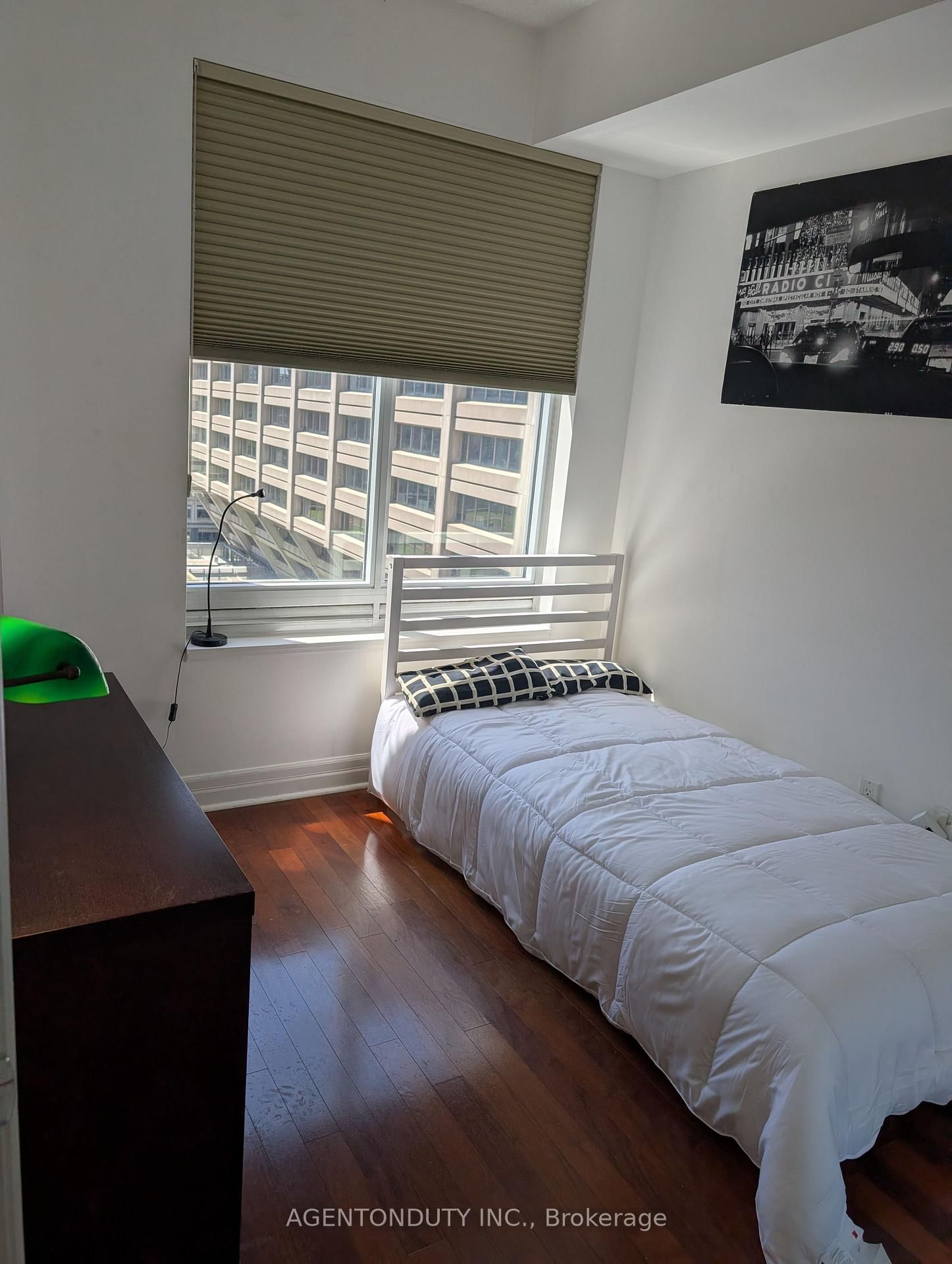 35 Balmuto Street • #1009 • Toronto, ON photo 5